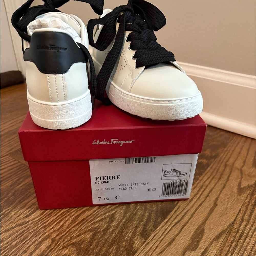 FERRAGAMO
Pedros Leather Logo Sneakers